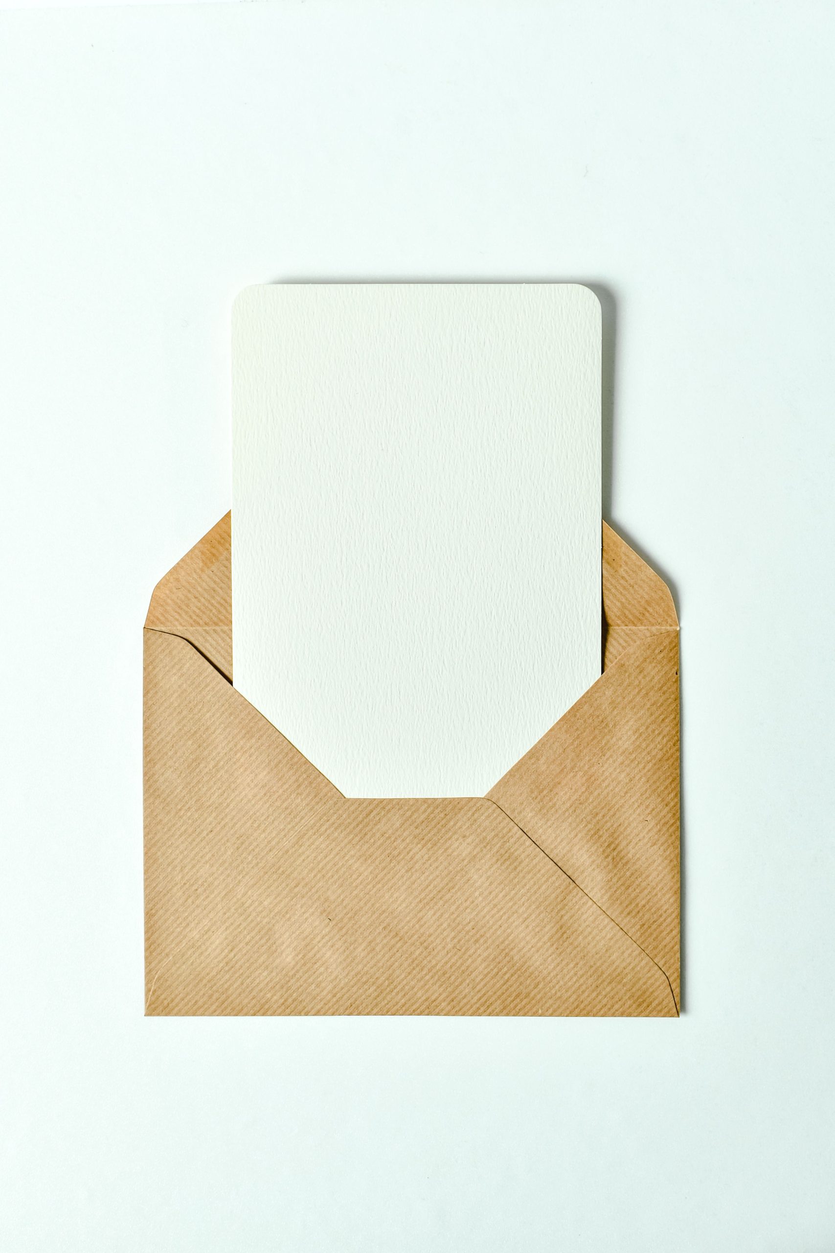 Imagem ilustrativa - envelope kraft